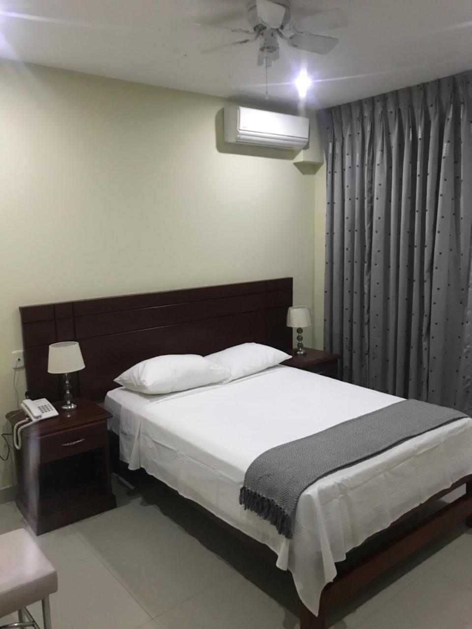 Lc Hoteles Piura Luaran gambar