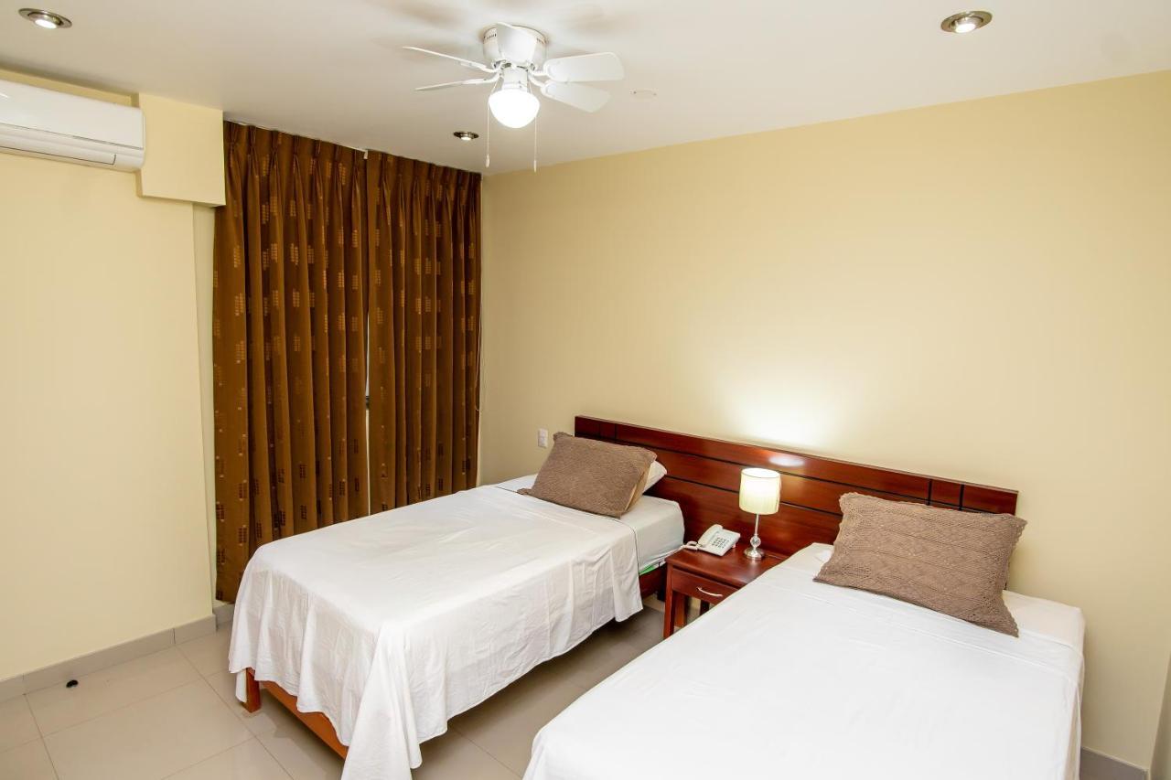 Lc Hoteles Piura Luaran gambar