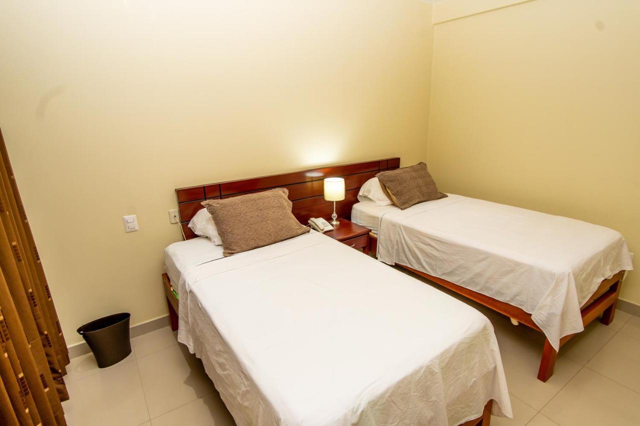 Lc Hoteles Piura Luaran gambar