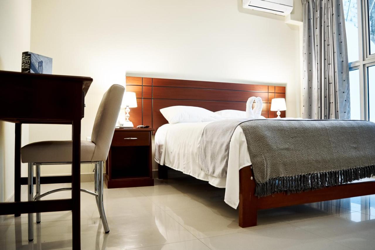 Lc Hoteles Piura Luaran gambar
