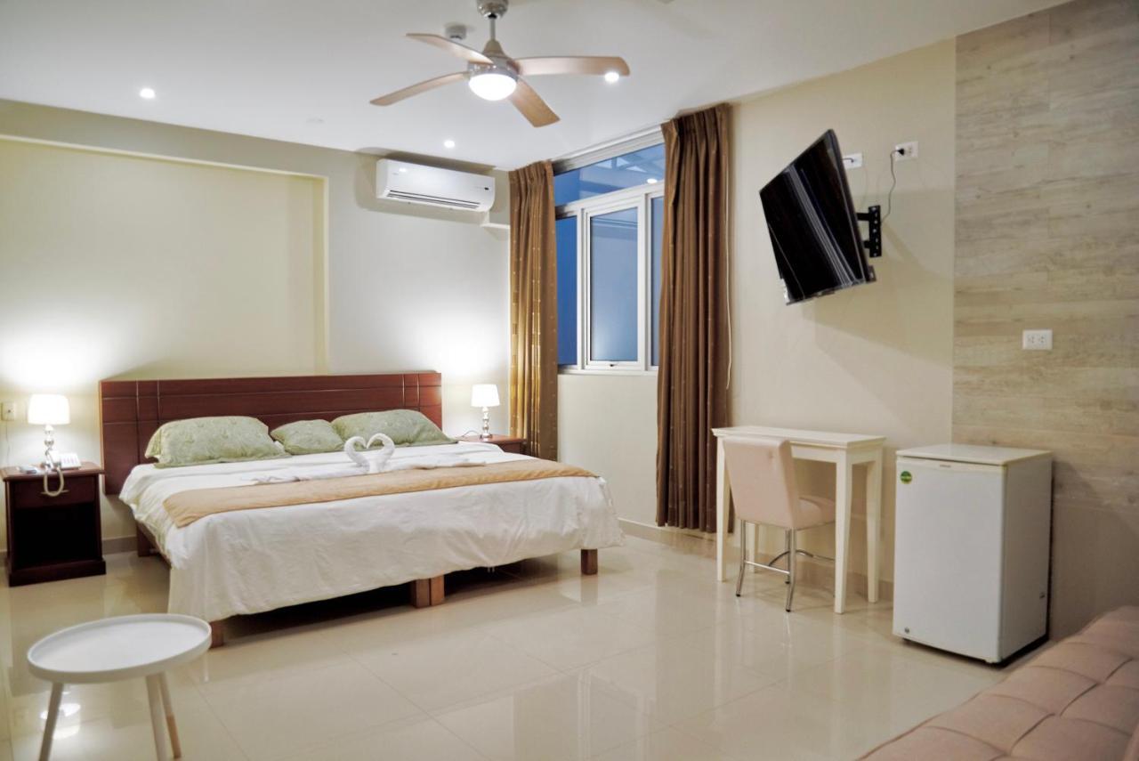 Lc Hoteles Piura Luaran gambar